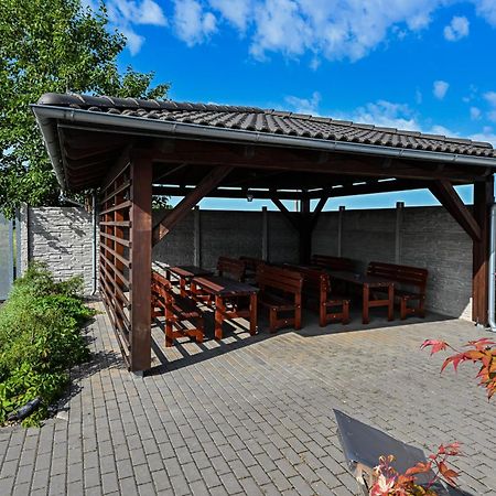 Penzion Zurek Velke Bilovice Exterior photo